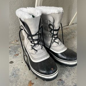 Women’s sorrel snow boots size 10.5, barely worn, great condition!